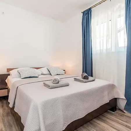 아파트 Apartmant Sibenik 2 *
