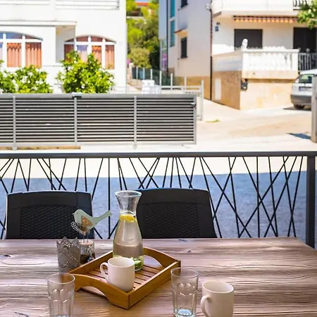 아파트 Apartmant Sibenik 2 *